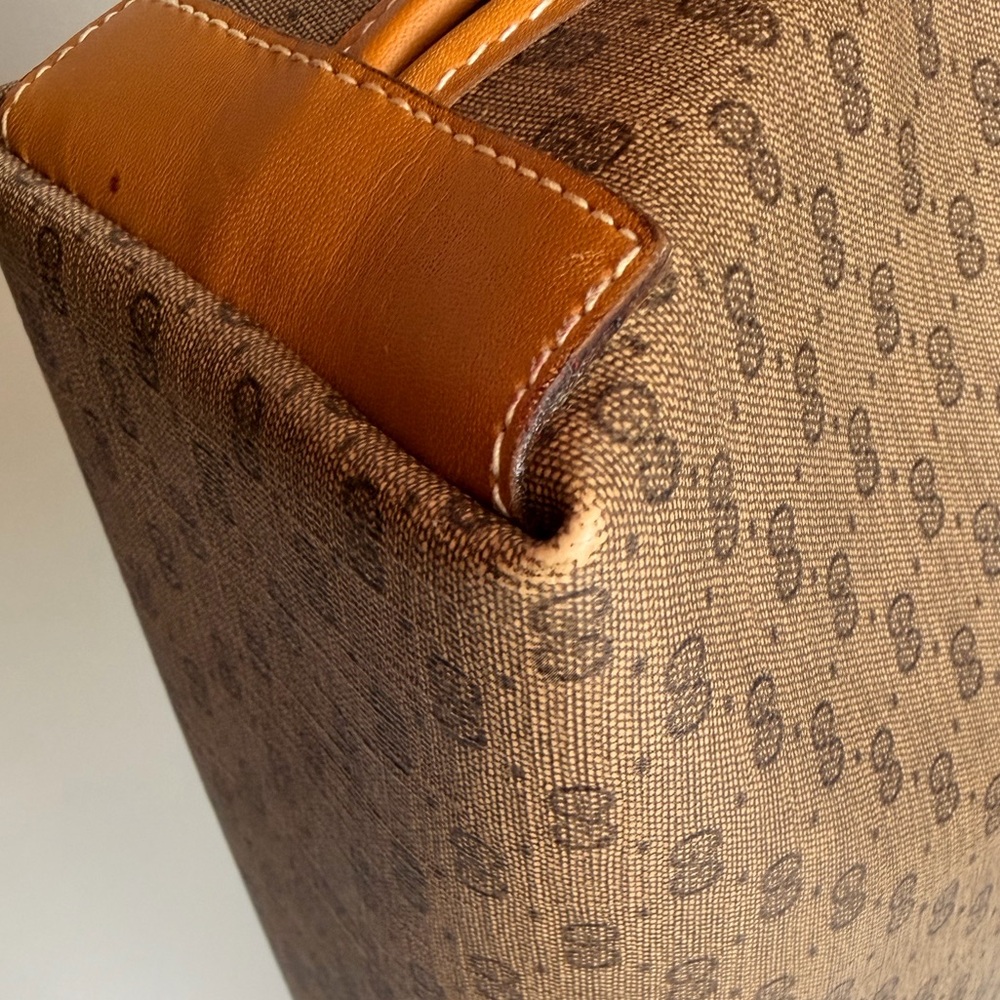 Gucci Micro GG Pouch/Clutch - Picture 7 of 15